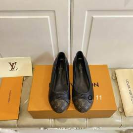 Picture of Louis Vuitton Shoes _SKULVsz35-40Y050112345
